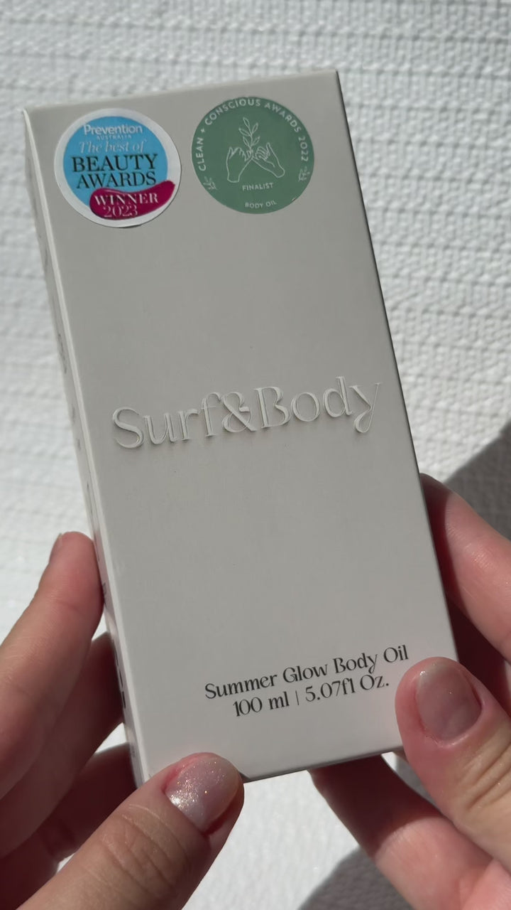 Shimmering body oil