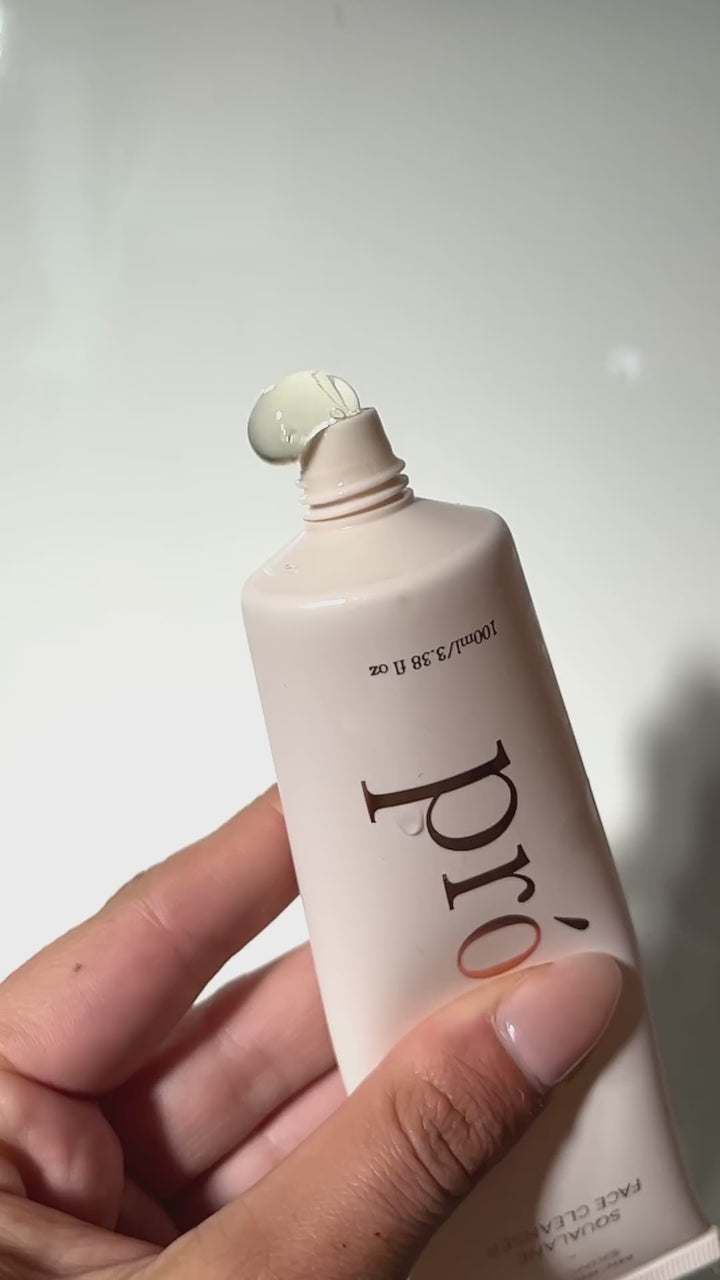 Prebiotic Gel Cleanser for sensitive skin texture